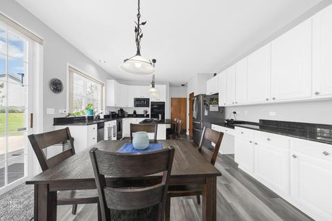 1530 Old Forge Rd, Bartlett, IL 60103 photo 9