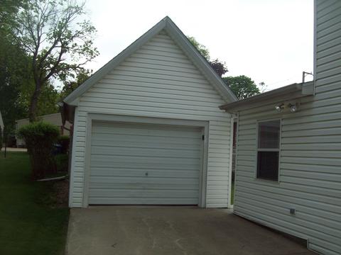 200 4th St, Walnut, IL 61376 photo 4