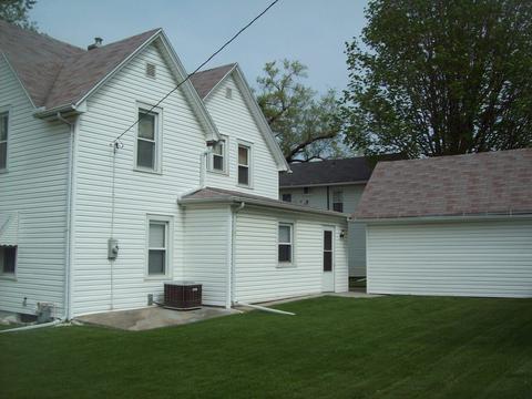 200 4th St, Walnut, IL 61376 photo 3
