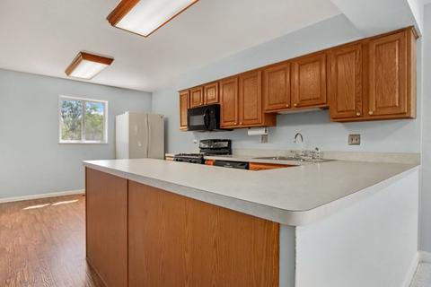 1105 Aspen St, Hoffman Estates, IL 60169 photo 5