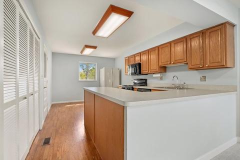 1105 Aspen St, Hoffman Estates, IL 60169 photo 4
