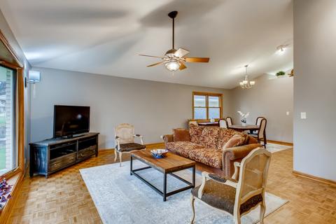 1705 E Mohawk Ln, Mount Prospect, IL 60056 photo 4