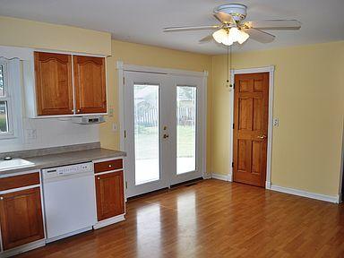 73 Lockman Cir, Elgin, IL 60123 photo 7