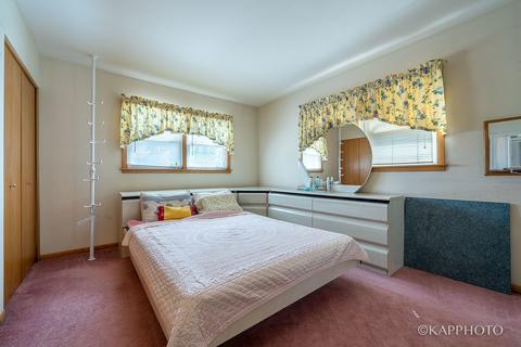 631 Beau Ct, Des Plaines, IL 60016 photo 9