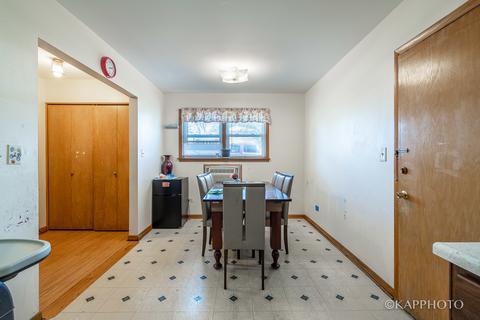 631 Beau Ct, Des Plaines, IL 60016 photo 13