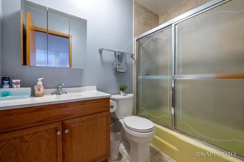 631 Beau Ct, Des Plaines, IL 60016 photo 10
