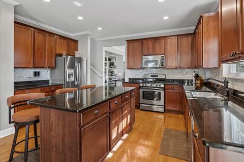 1012 Balmoral Ln, Elgin, IL 60120 photo 2