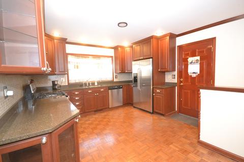 325 S Gale St, Elgin, IL 60123 photo 4