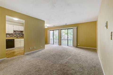 1020 Ferndale Ct #C2, Wheeling, IL 60090 photo 4