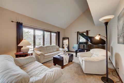 2485 Lakeside Dr, Aurora, IL 60504 photo 3