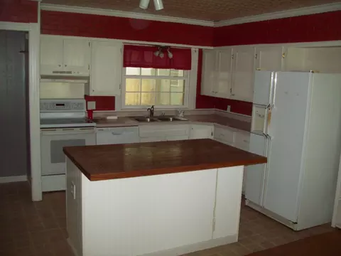 505 W North St, Walnut, IL 61376 photo 8