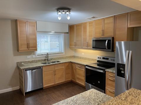 628 Cobblestone Cir #B, Glenview, IL 60025 photo 3