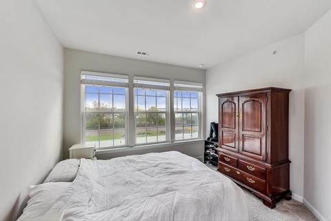 81 Nicholas Dr W, Des Plaines, IL 60016 photo 26