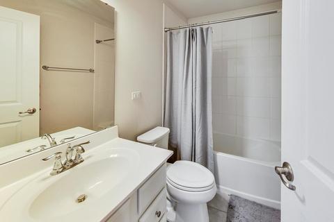 81 Nicholas Dr W, Des Plaines, IL 60016 photo 29