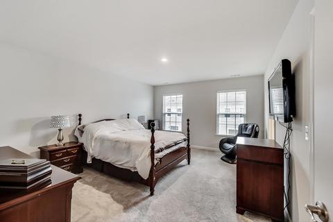 81 Nicholas Dr W, Des Plaines, IL 60016 photo 20