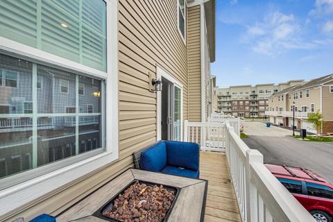 81 Nicholas Dr W, Des Plaines, IL 60016 photo 17