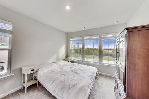 81 Nicholas Dr W, Des Plaines, IL 60016 photo 25