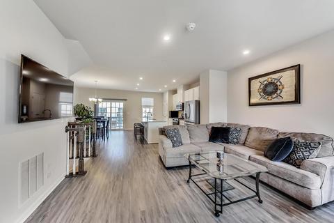 81 Nicholas Dr W, Des Plaines, IL 60016 photo 6