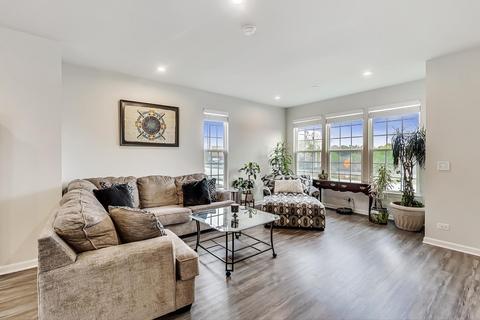 81 Nicholas Dr W, Des Plaines, IL 60016 photo 5