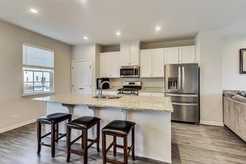 81 Nicholas Dr W, Des Plaines, IL 60016 photo 9