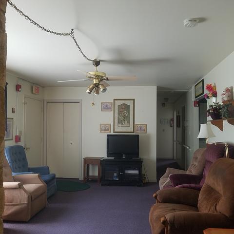 2412 Becker Dr, Peru, IL 61354 photo 2