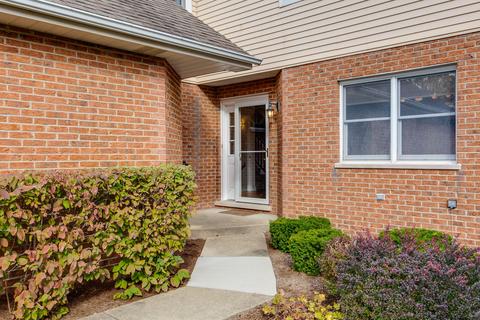 8653 Pearson Dr, Darien, IL 60561 photo 3