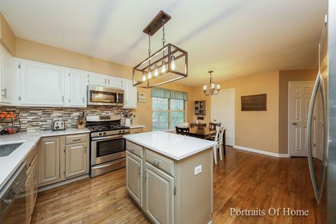 21 Tamarack Ct, Cary, IL 60013 photo 3