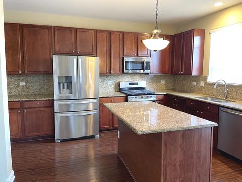 861 Suncrest Dr, Aurora, IL 60506 photo 3