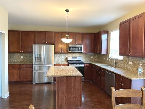 861 Suncrest Dr, Aurora, IL 60506 photo 4