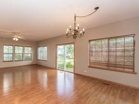 2272 Vanderbilt Dr, Geneva, IL 60134 photo 4