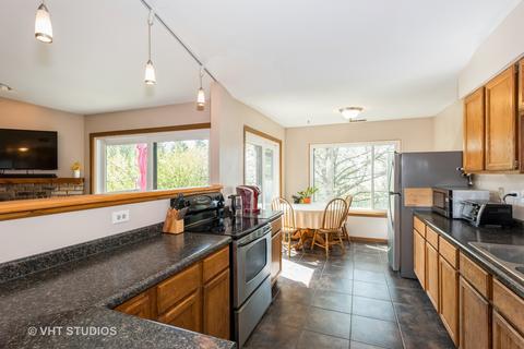 1905 Golf View Dr #2B, Bartlett, IL 60103 photo 4