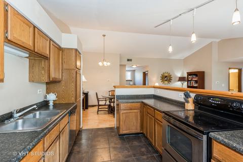 1905 Golf View Dr #2B, Bartlett, IL 60103 photo 5