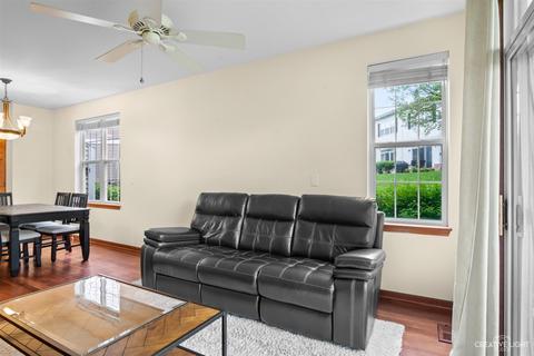 957 Genesee Dr, Naperville, IL 60563 photo 3