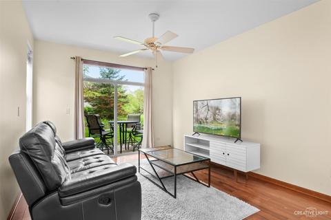 957 Genesee Dr, Naperville, IL 60563 photo 2