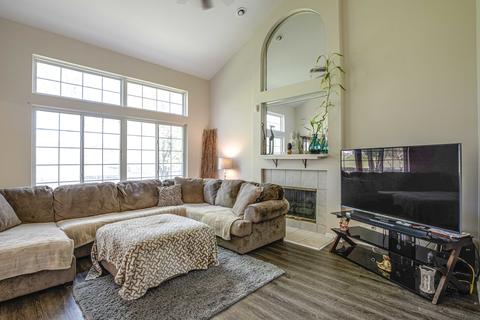570 Ivory Ln, Bartlett, IL 60103 photo 8