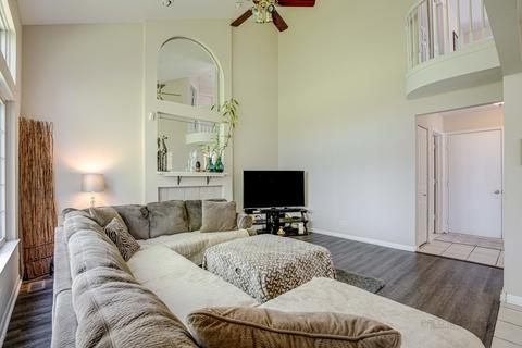 570 Ivory Ln, Bartlett, IL 60103 photo 9