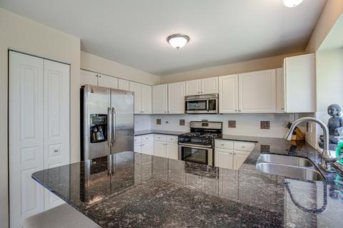 570 Ivory Ln, Bartlett, IL 60103 photo 13