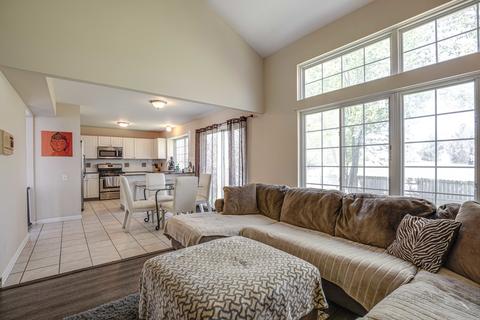 570 Ivory Ln, Bartlett, IL 60103 photo 10