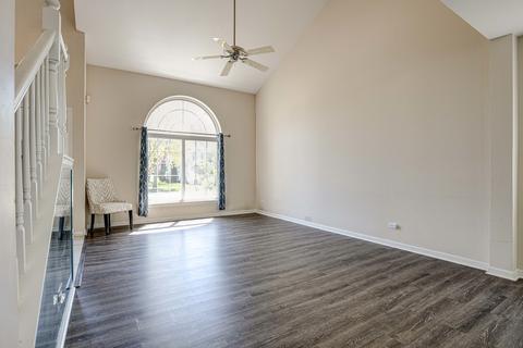 570 Ivory Ln, Bartlett, IL 60103 photo 4