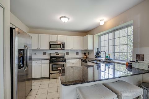 570 Ivory Ln, Bartlett, IL 60103 photo 12