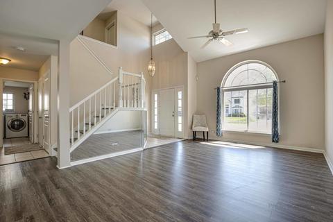 570 Ivory Ln, Bartlett, IL 60103 photo 5