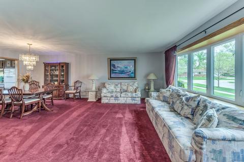 535 Bell Dr, Des Plaines, IL 60016 photo 6