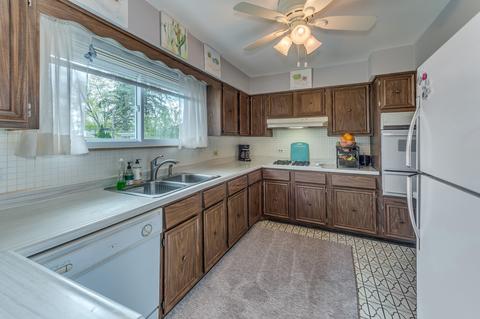 535 Bell Dr, Des Plaines, IL 60016 photo 12