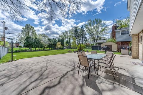 535 Bell Dr, Des Plaines, IL 60016 photo 25