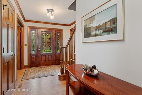 2529 Braddock Dr, Naperville, IL 60565 photo 2