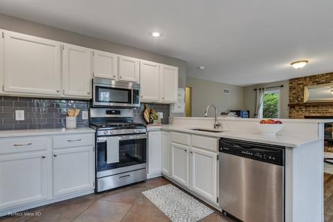 573 Plank Rd, Naperville, IL 60563 photo 8