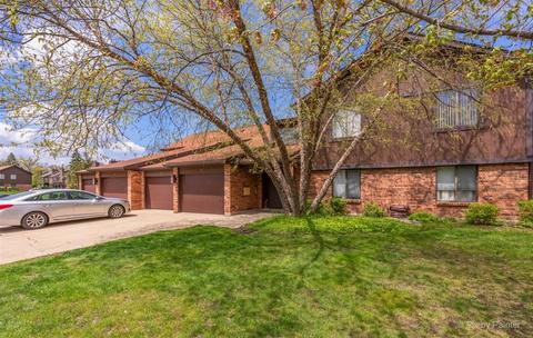 8 Creekside Cir #B, Elgin, IL 60123 photo 1