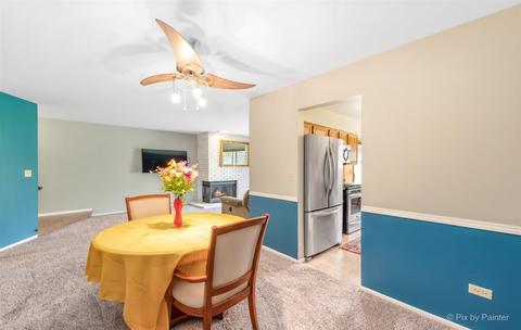 8 Creekside Cir #B, Elgin, IL 60123 photo 4