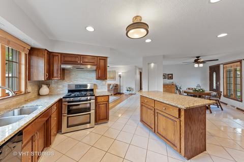 669 E Turner Ave, Roselle, IL 60172 photo 8