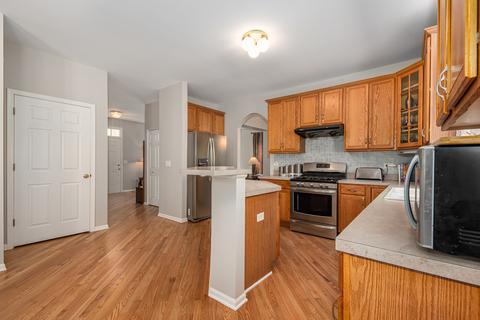 351 Plainview Dr, Bolingbrook, IL 60440 photo 8